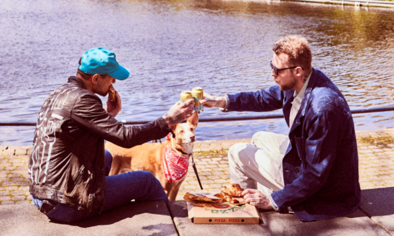 Proosten aan het water